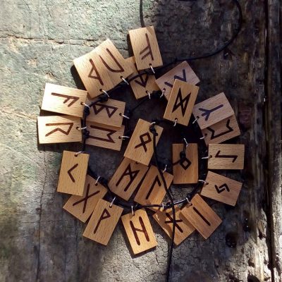 Rune ciondoli in legno di Faggio