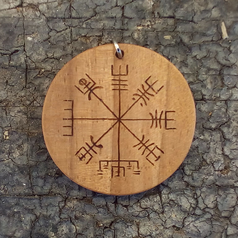 Galdrastafir: Ciondolo Vegvisir (in legno di Noce)
