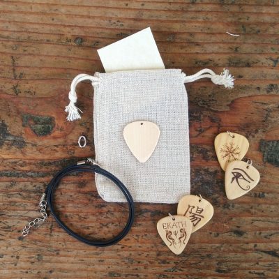 Plettro da decorare: kit plettro ciondolo in Acero