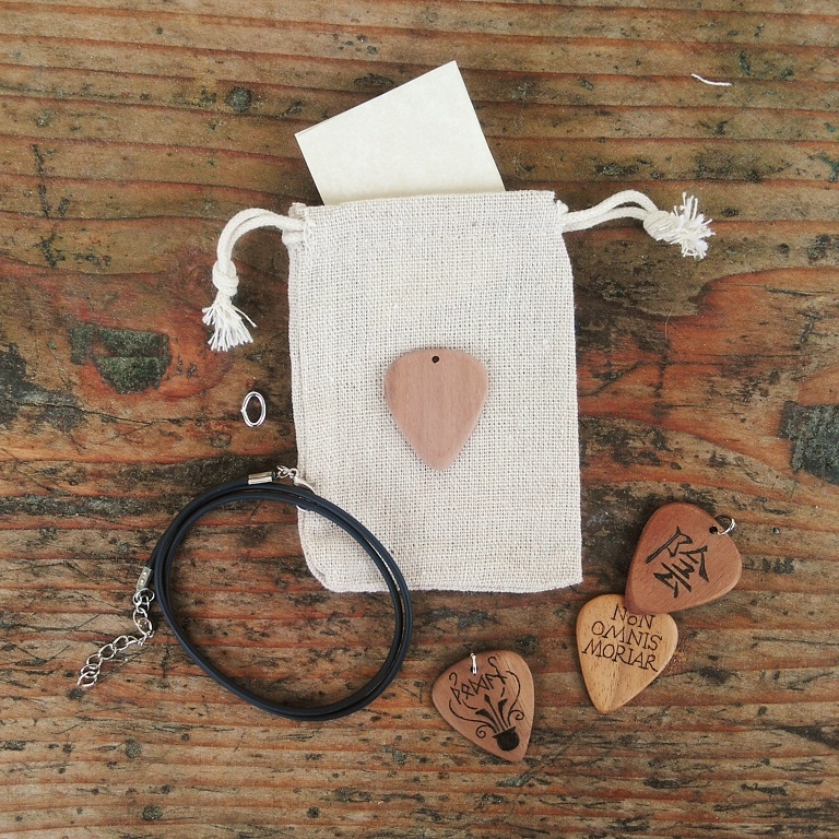 Plettro da decorare: kit plettro ciondolo in Noce